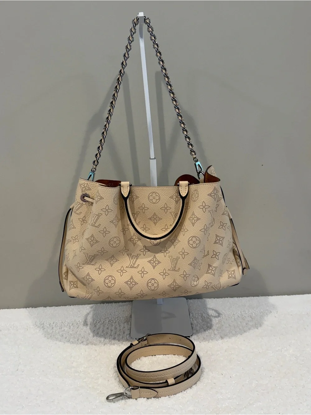 Louis Vuitton Bella Tote Mahina Leather Galet Beige/Cream- like new